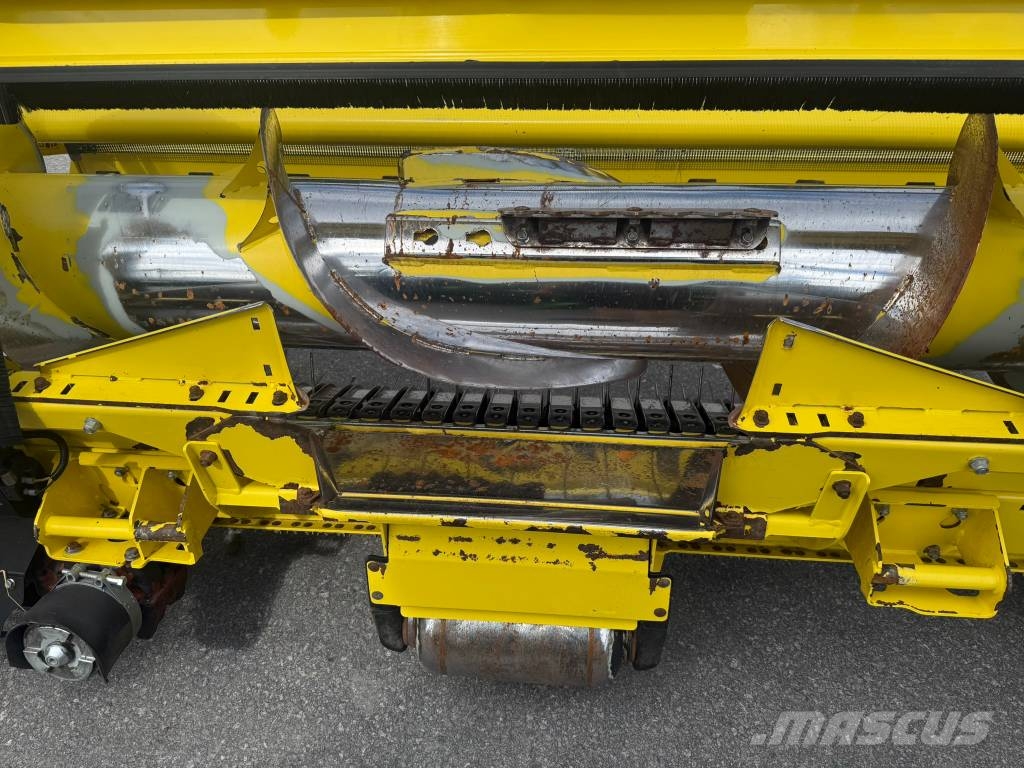 John Deere 8300i علافات ذاتية الدفع