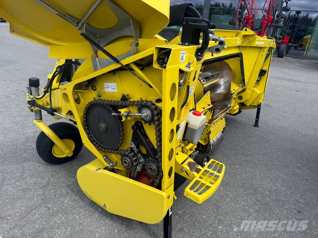 John Deere 8300i علافات ذاتية الدفع
