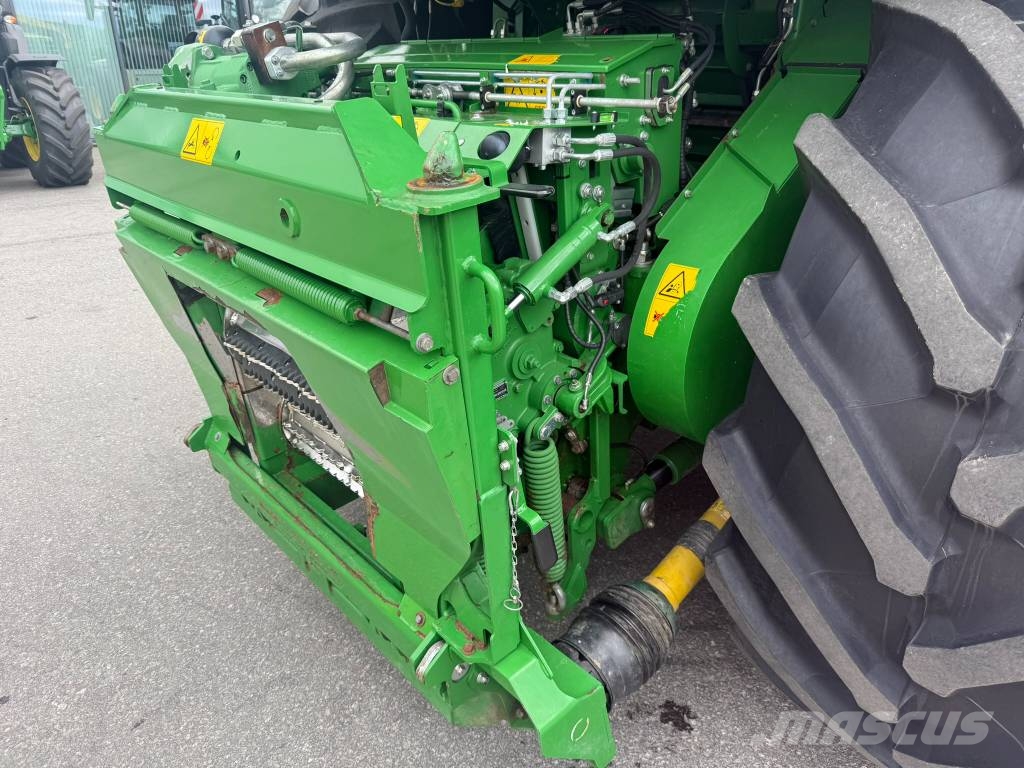 John Deere 8300i علافات ذاتية الدفع