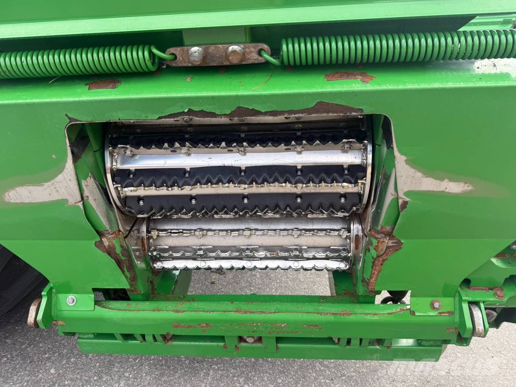 John Deere 8300i علافات ذاتية الدفع