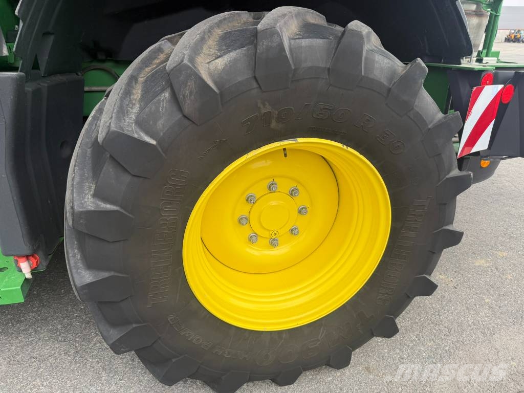 John Deere 8300i علافات ذاتية الدفع