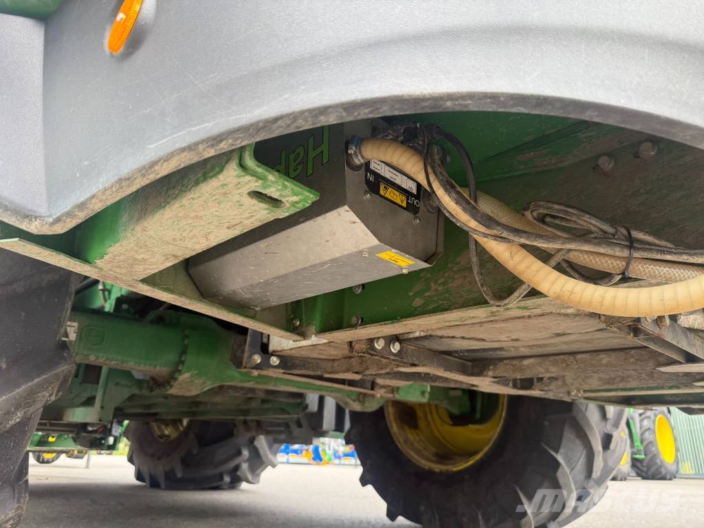 John Deere 8300i علافات ذاتية الدفع