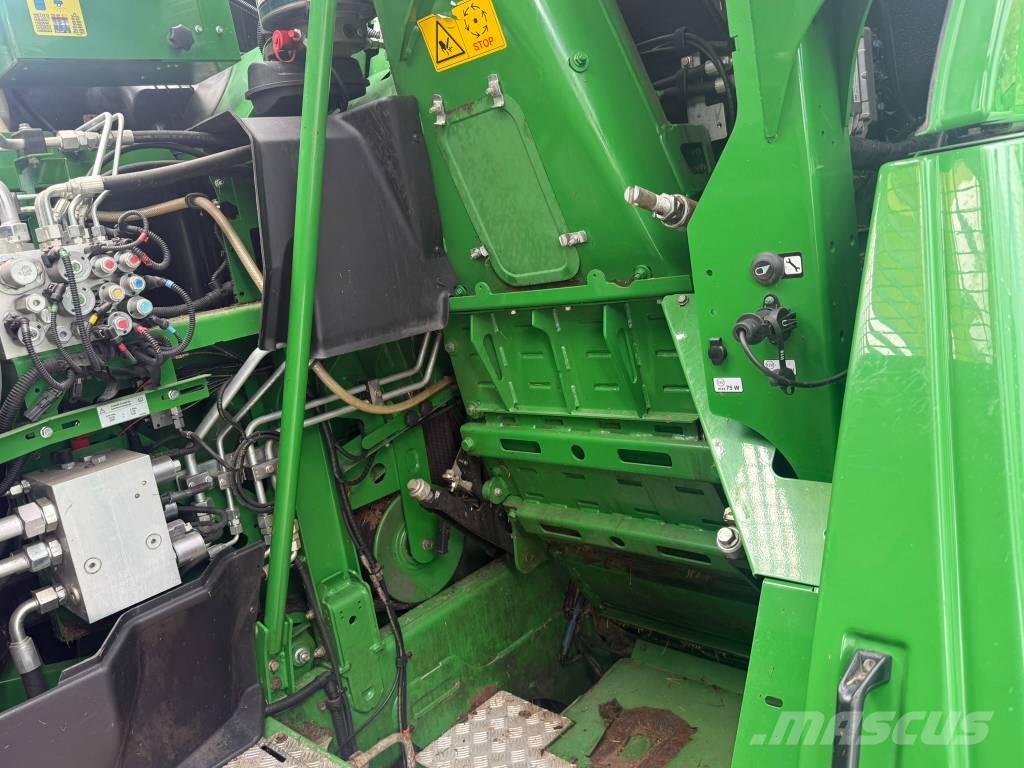 John Deere 8300i علافات ذاتية الدفع