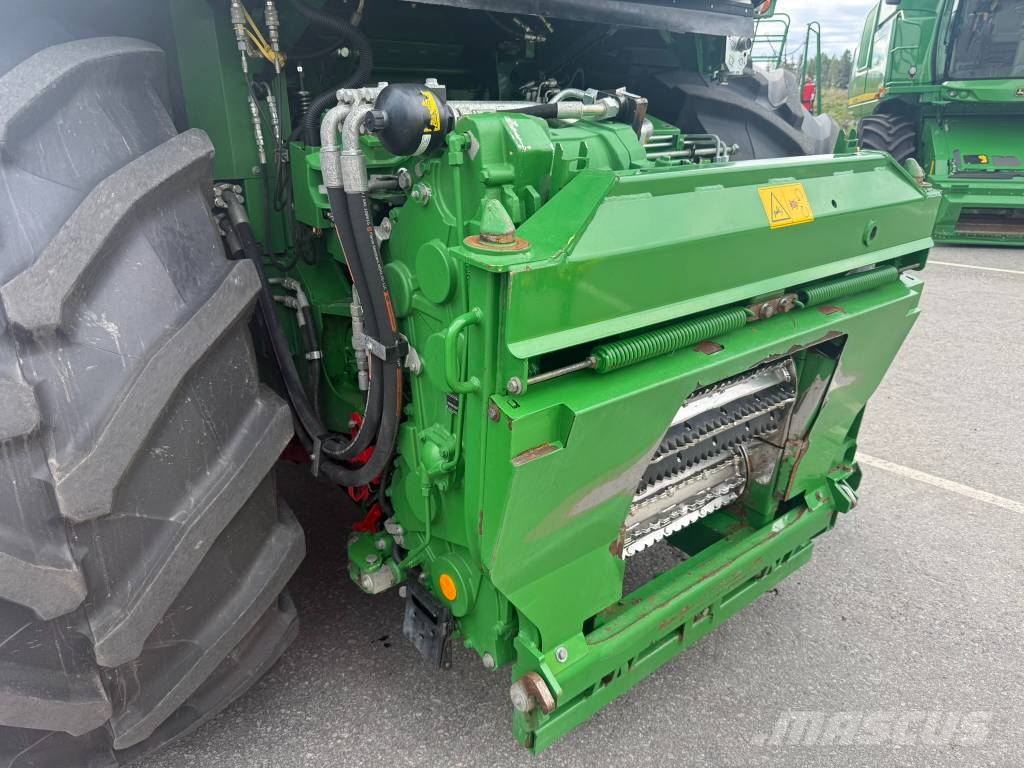 John Deere 8300i علافات ذاتية الدفع