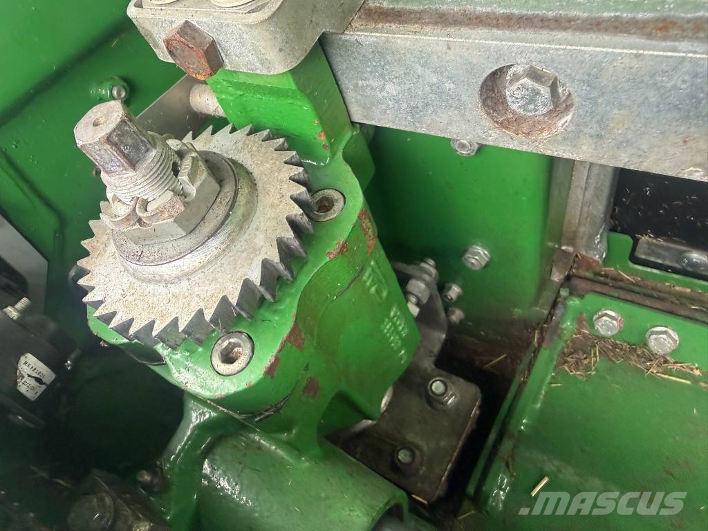 John Deere 8300i علافات ذاتية الدفع
