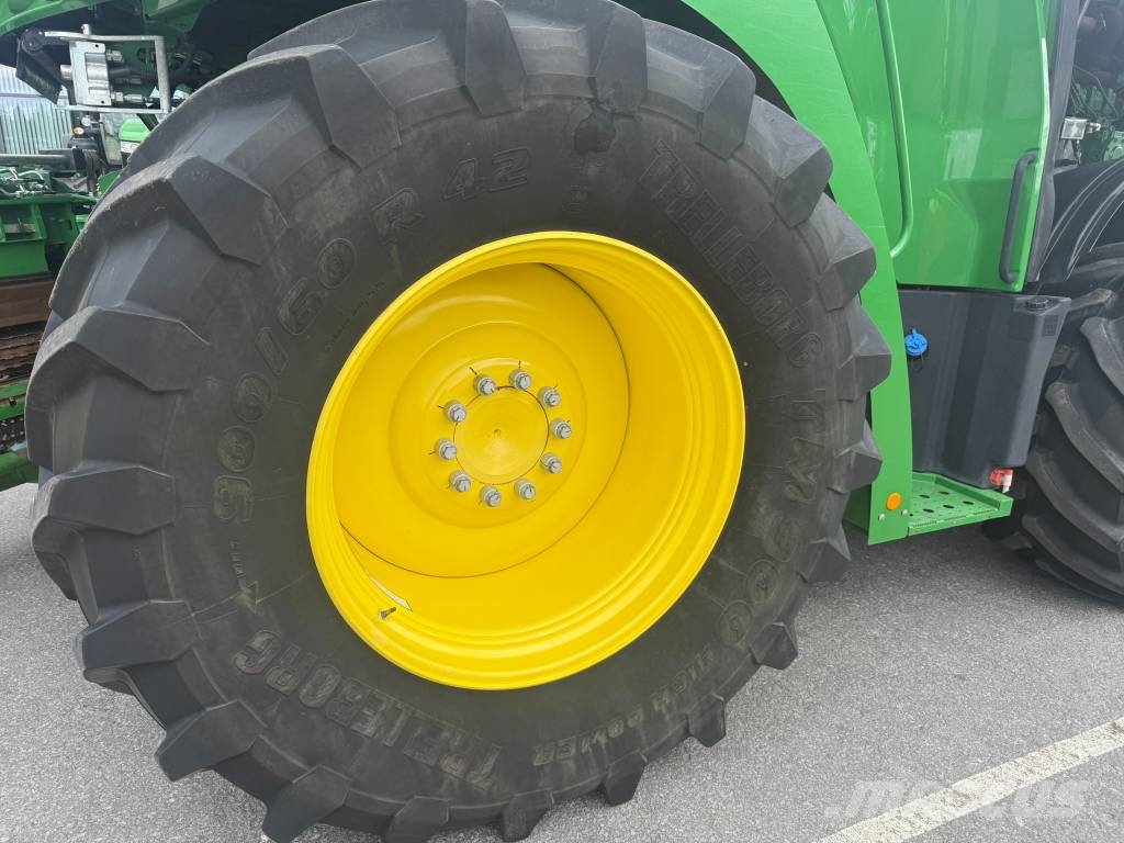 John Deere 8300i علافات ذاتية الدفع