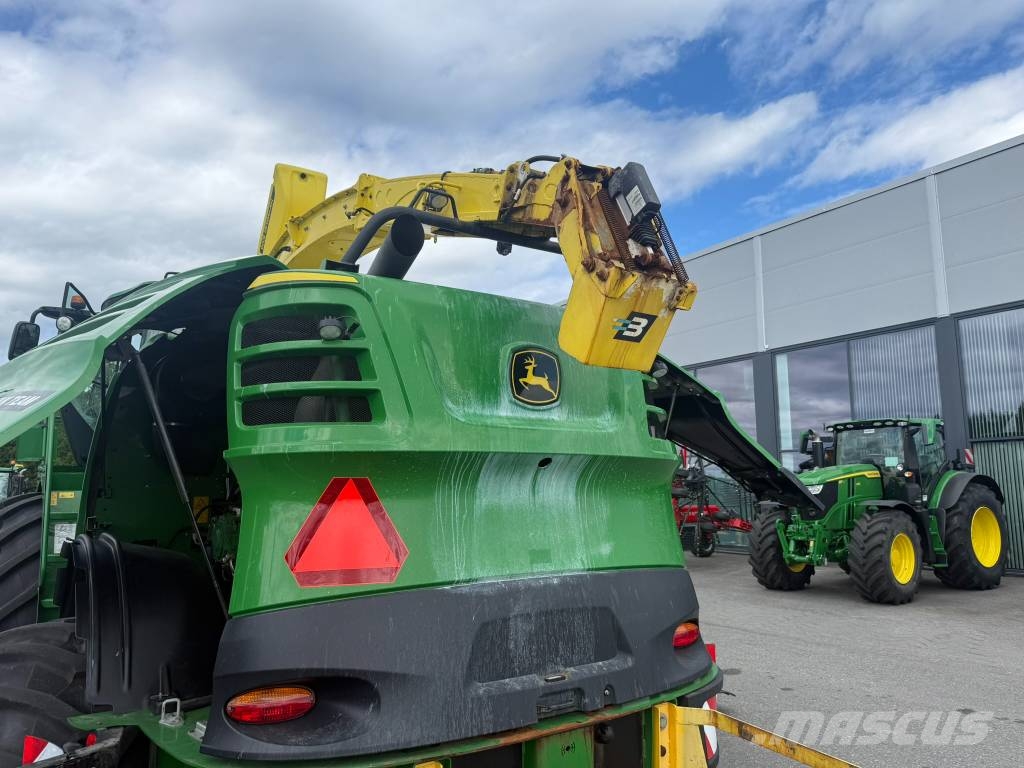 John Deere 8300i علافات ذاتية الدفع