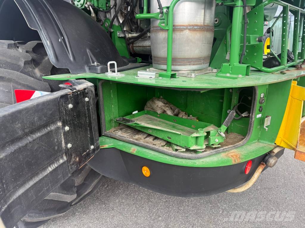 John Deere 8300i علافات ذاتية الدفع