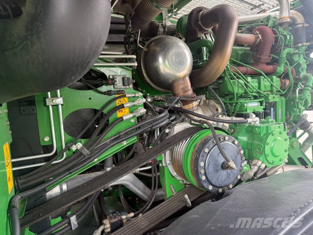John Deere 8300i علافات ذاتية الدفع