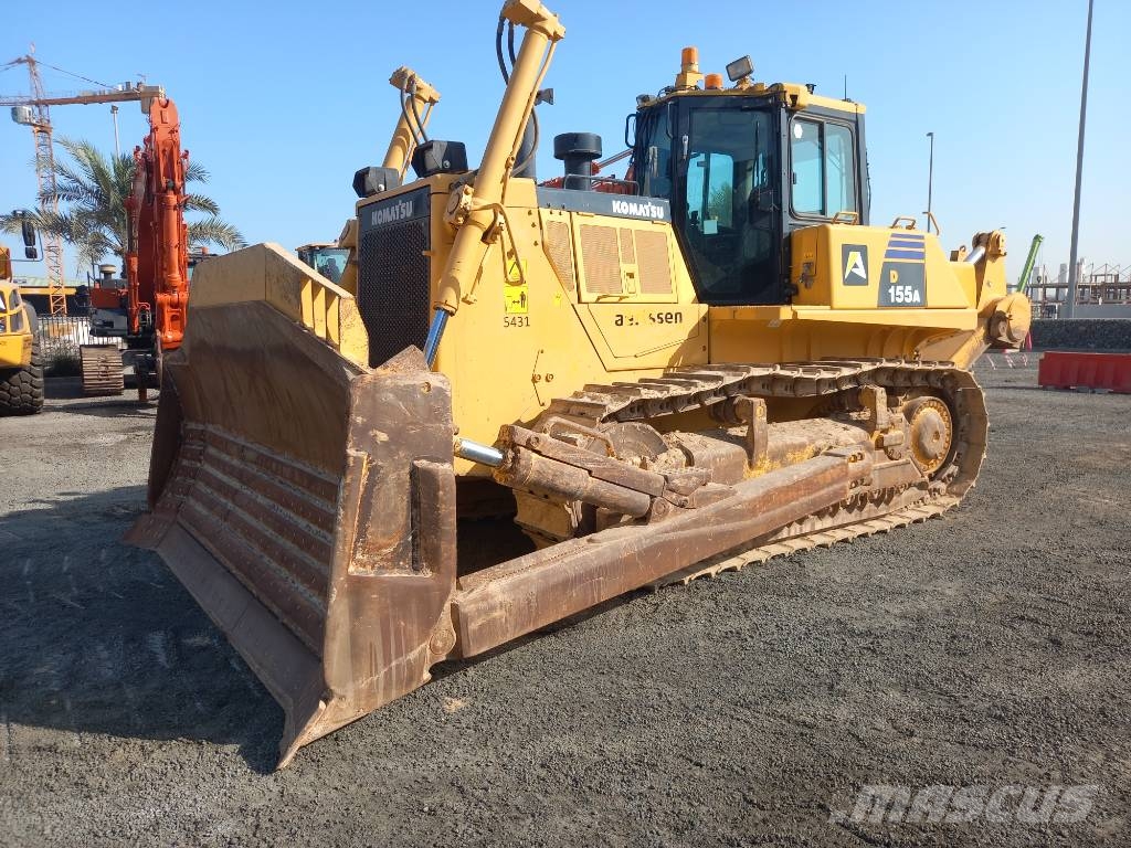 Komatsu D155A-6R (4pcs available for sale in Abu Dhabi) Dozere Beltegående