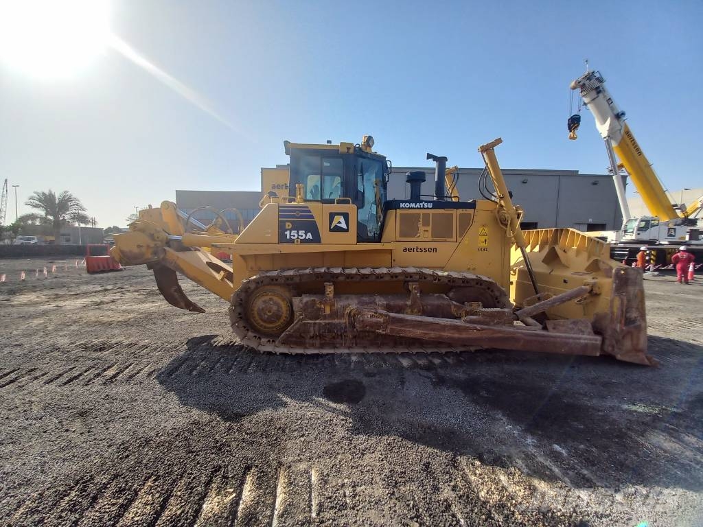 Komatsu D155A-6R (4pcs available for sale in Abu Dhabi) Dozere Beltegående