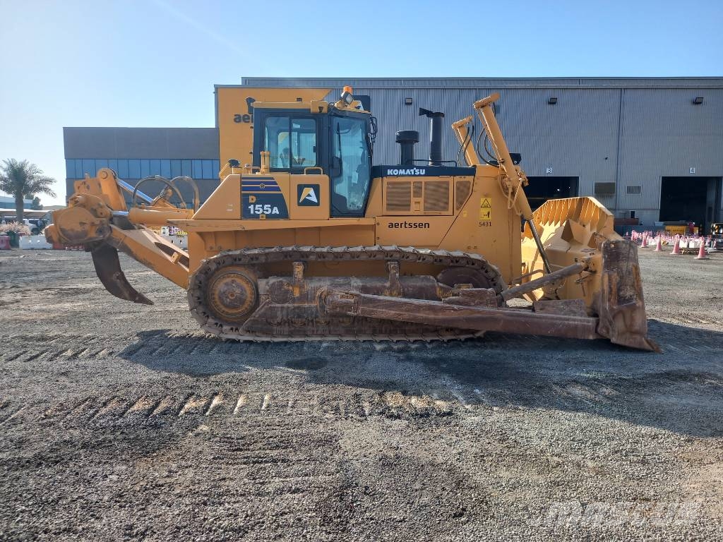 Komatsu D155A-6R (4pcs available for sale in Abu Dhabi) Dozere Beltegående