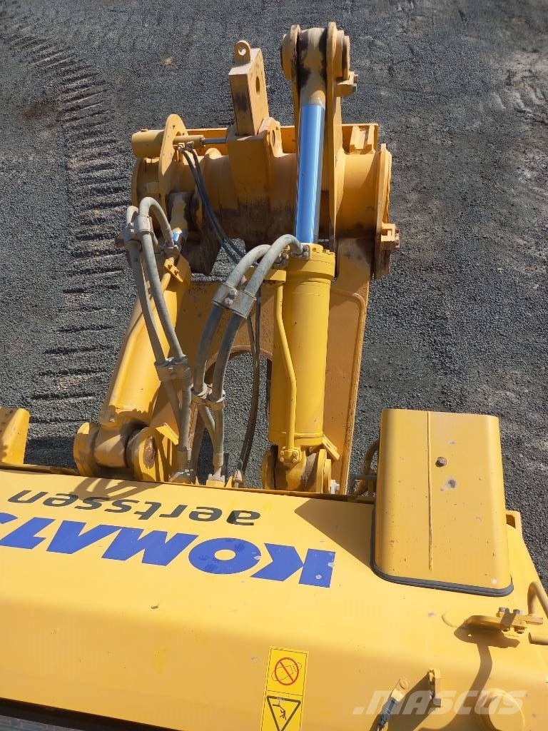 Komatsu D155A-6R (4pcs available for sale in Abu Dhabi) Dozere Beltegående