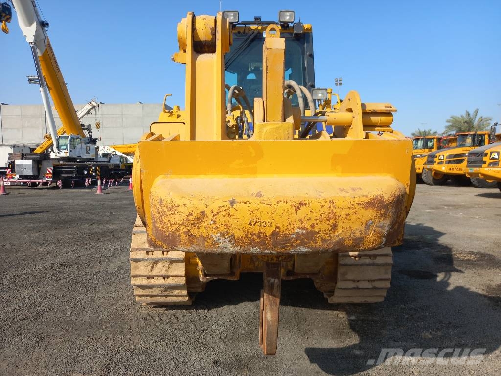 Komatsu D155A-6R (4pcs available for sale in Abu Dhabi) Dozere Beltegående