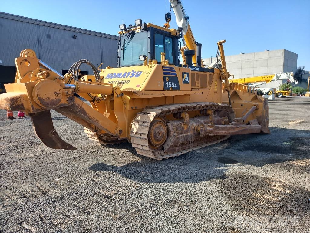 Komatsu D155A-6R (4pcs available for sale in Abu Dhabi) Dozere Beltegående