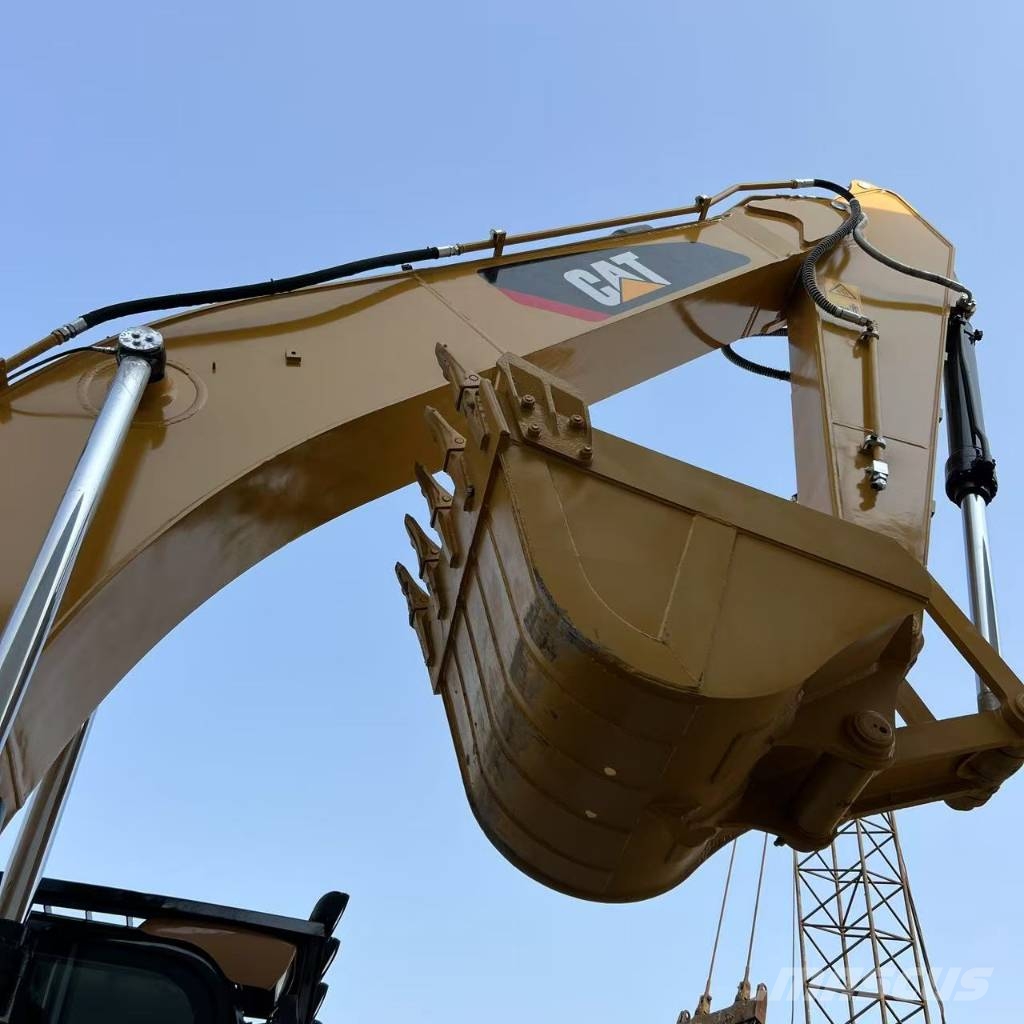 CAT 320D2L Bagri goseničarji