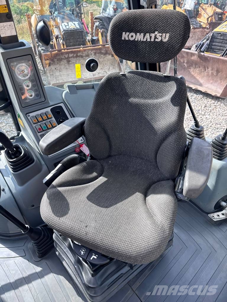 Komatsu WB 93 S Kaivurikuormaajat