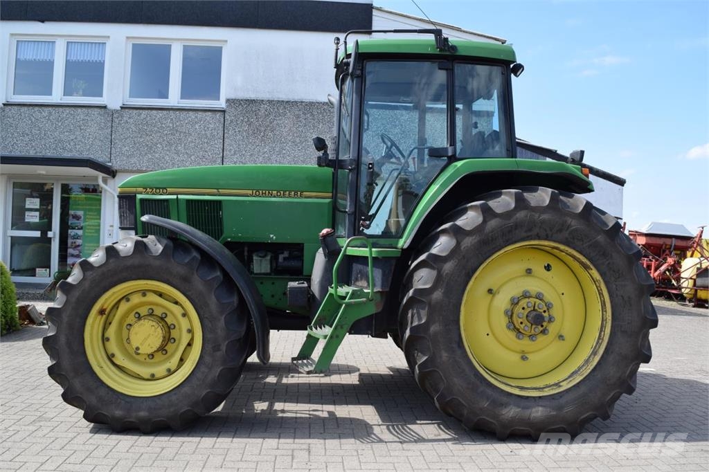 John Deere 7700 Трактори