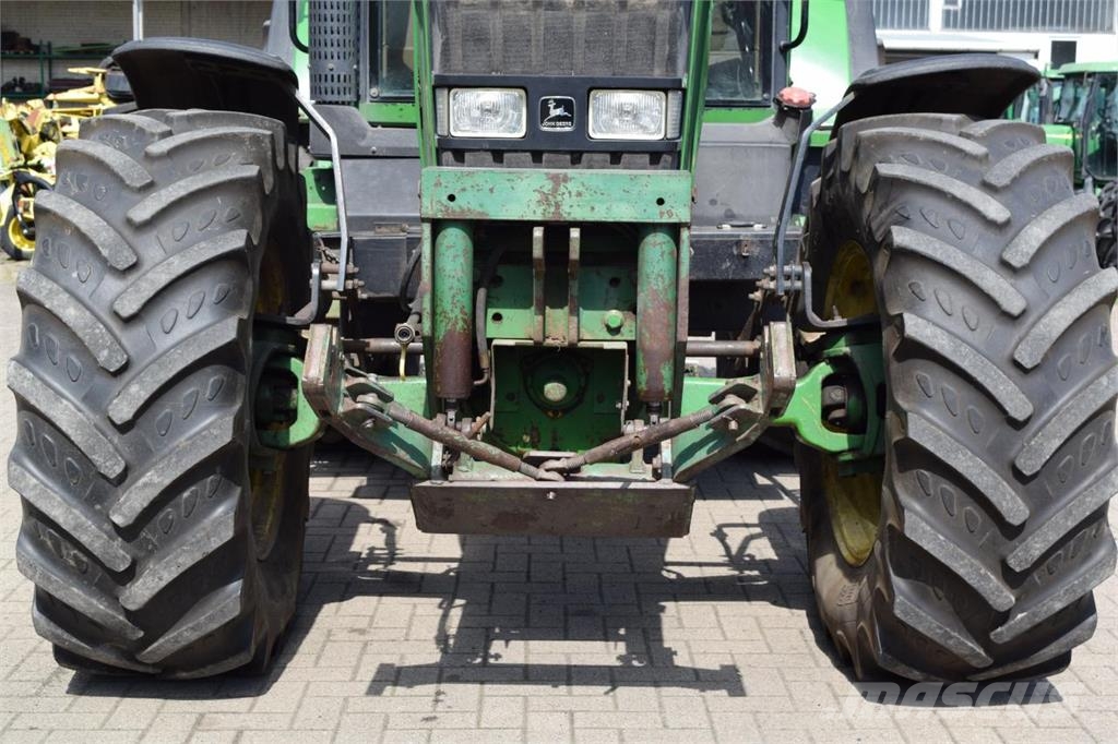 John Deere 7700 Трактори
