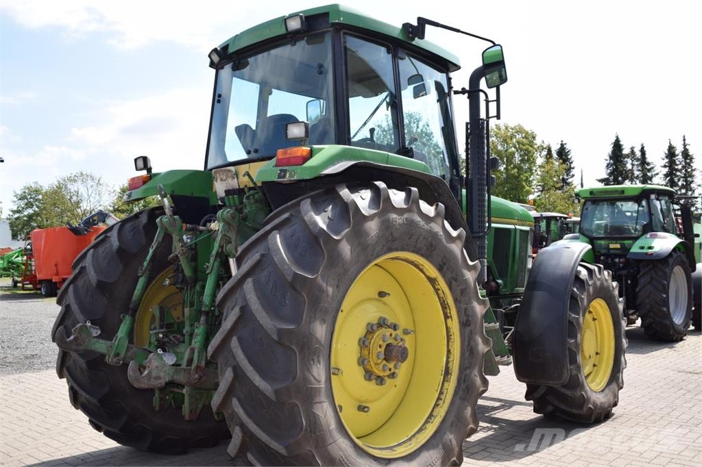 John Deere 7700 Трактори