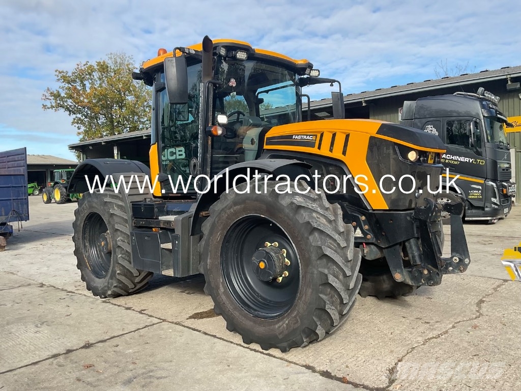 JCB Fastrac 4220 الجرارات