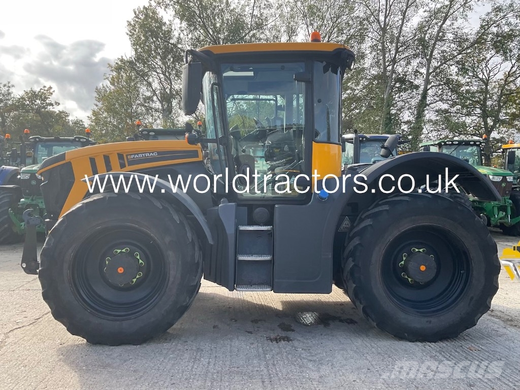 JCB Fastrac 4220 الجرارات