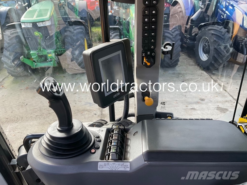 JCB Fastrac 4220 الجرارات