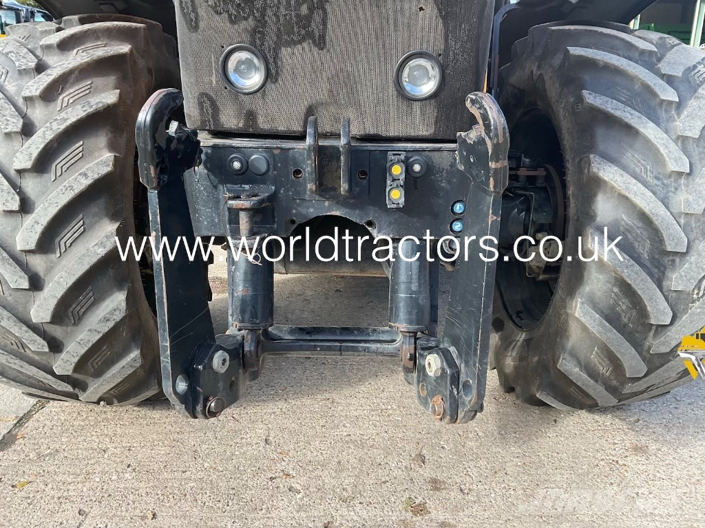 JCB Fastrac 4220 الجرارات