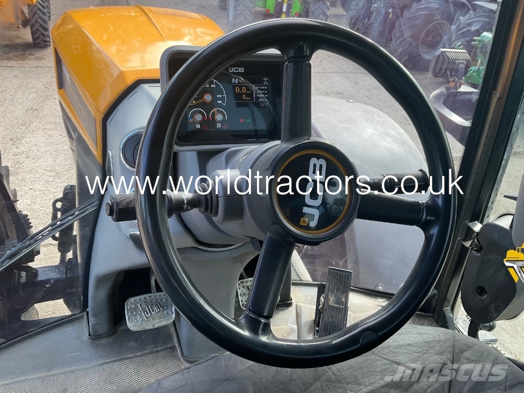 JCB Fastrac 4220 الجرارات