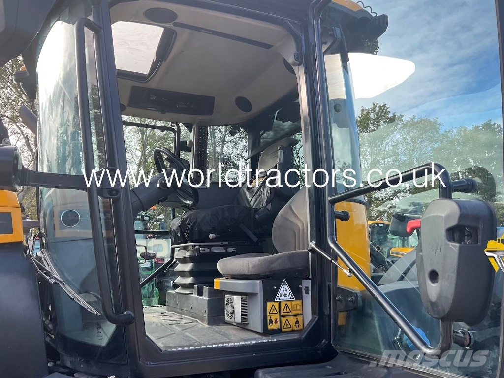JCB Fastrac 4220 الجرارات