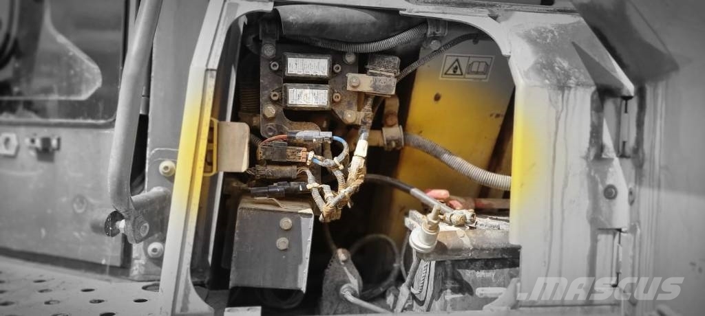Komatsu D 65 PX-15 E0 Pásové dozery