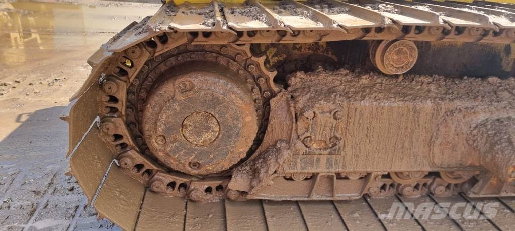 Komatsu D 65 PX-15 E0 Pásové dozery