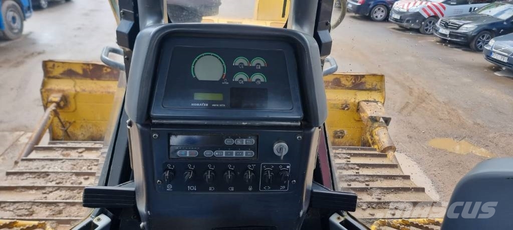 Komatsu D 65 PX-15 E0 Pásové dozery