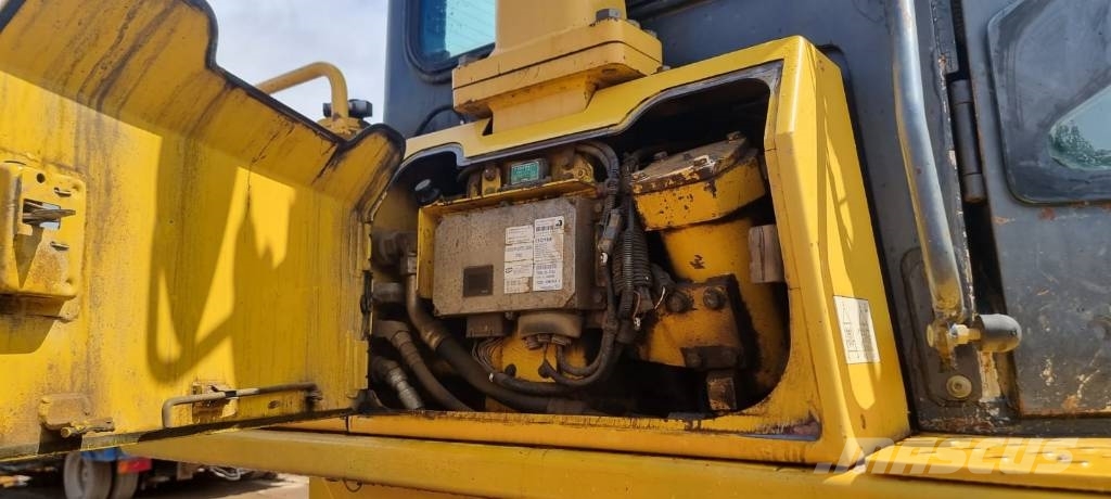 Komatsu D 65 PX-15 E0 Pásové dozery