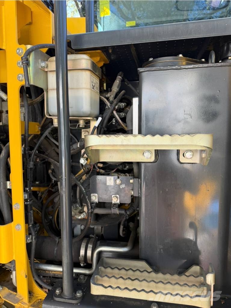 Komatsu PW 118 MR-11 轮式挖掘机