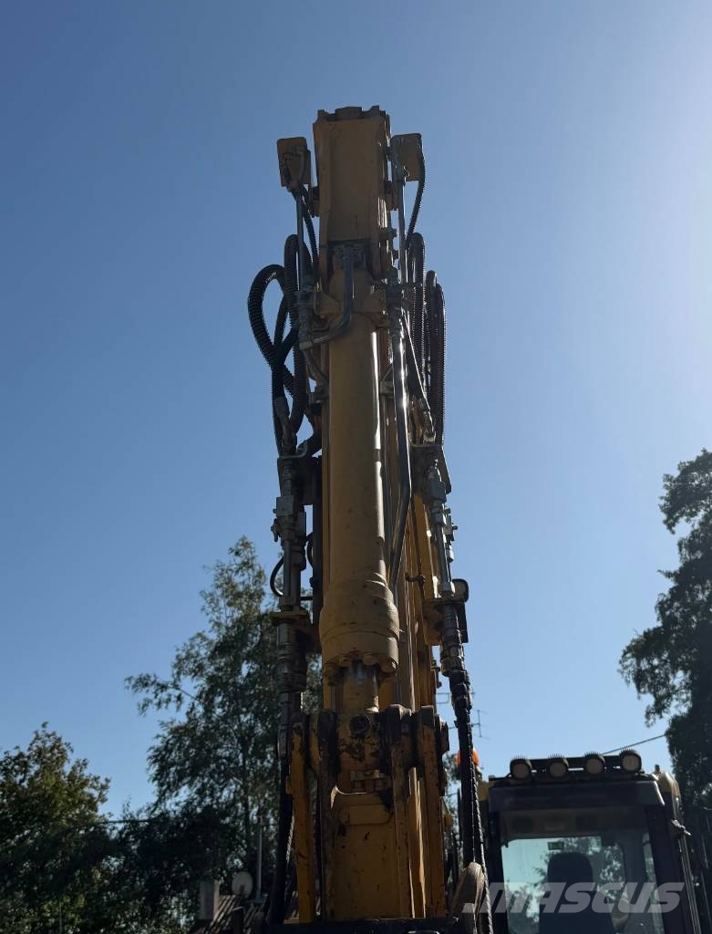 Komatsu PW 118 MR-11 轮式挖掘机