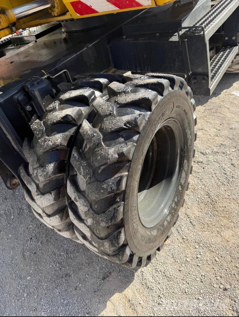 Komatsu PW 118 MR-11 轮式挖掘机