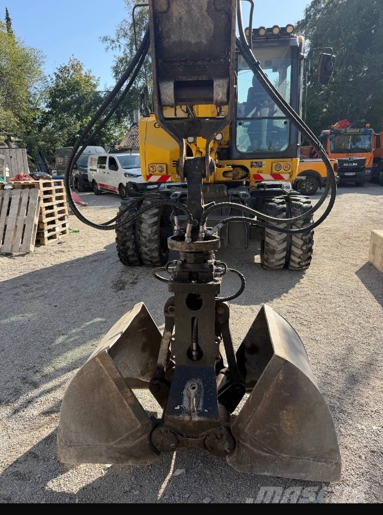 Komatsu PW 118 MR-11 轮式挖掘机