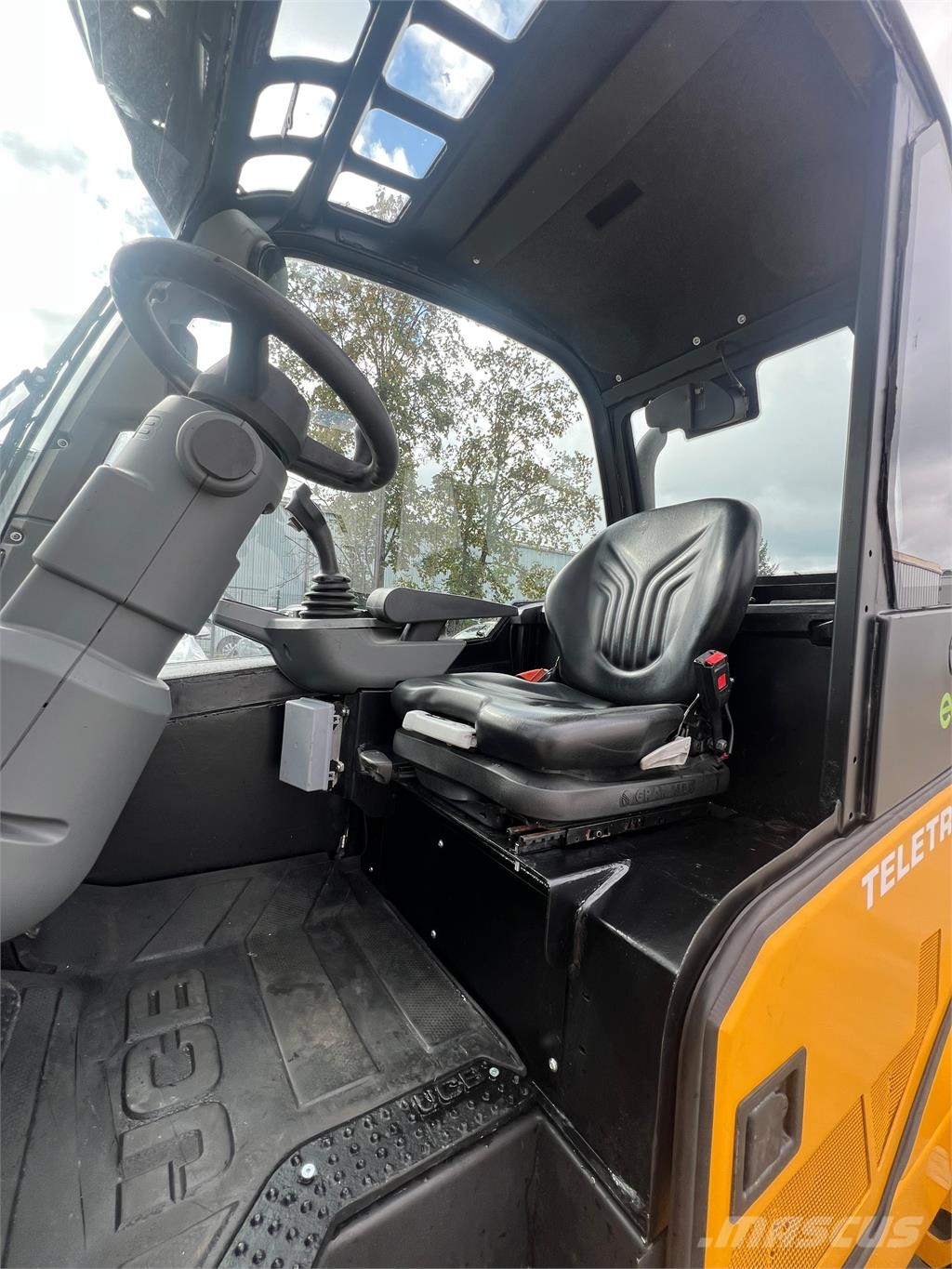 JCB TLT 35D مناولات متداخلة