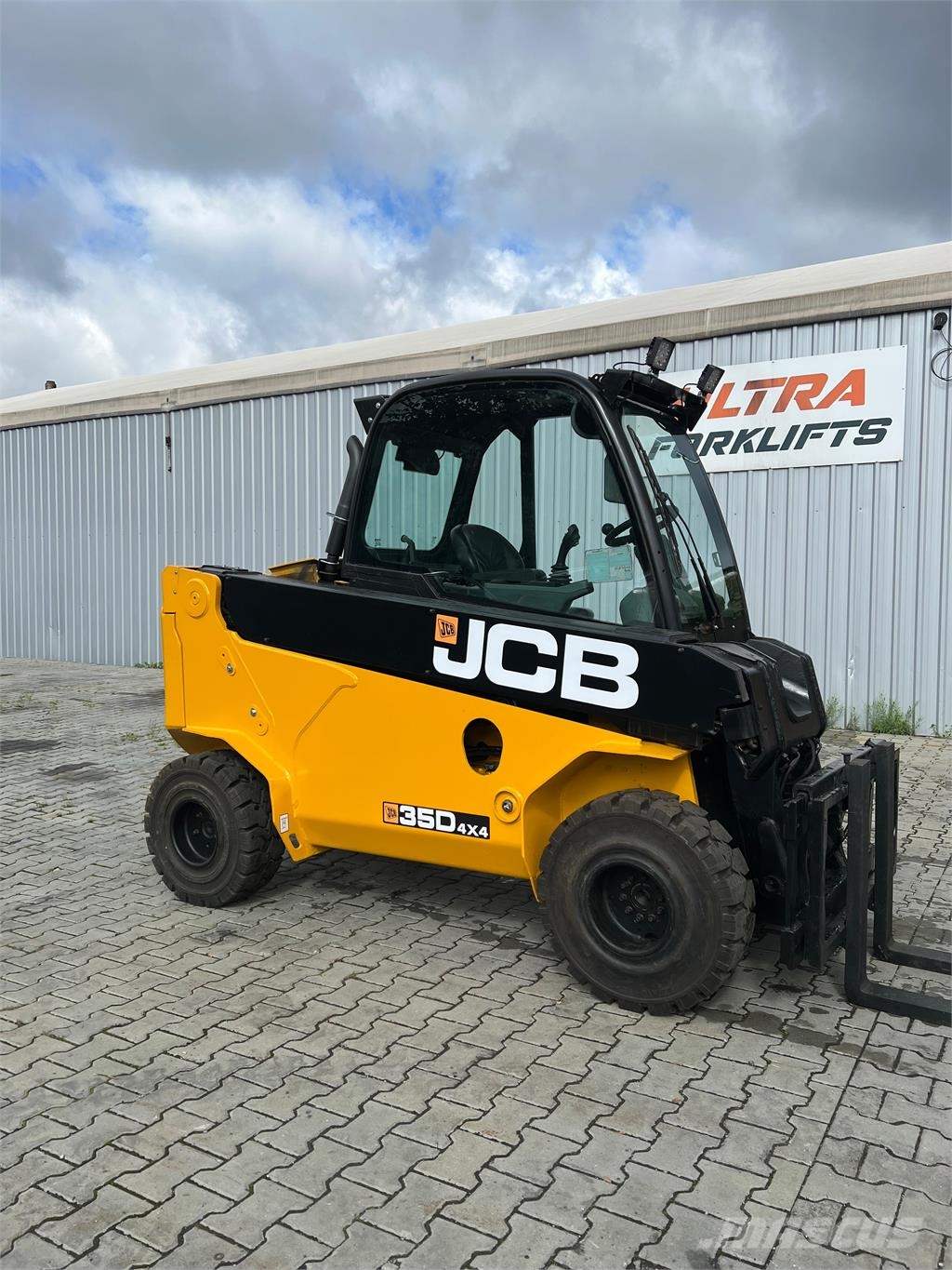 JCB TLT 35D مناولات متداخلة