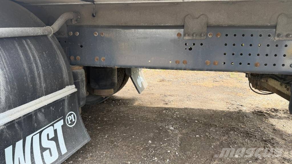 Volvo FE 320 Camiones con caja de remolque