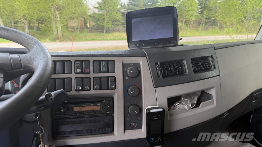 Volvo FE 320 Camiones con caja de remolque