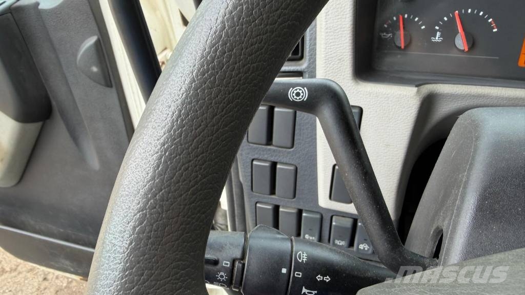 Volvo FE 320 Camiones con caja de remolque