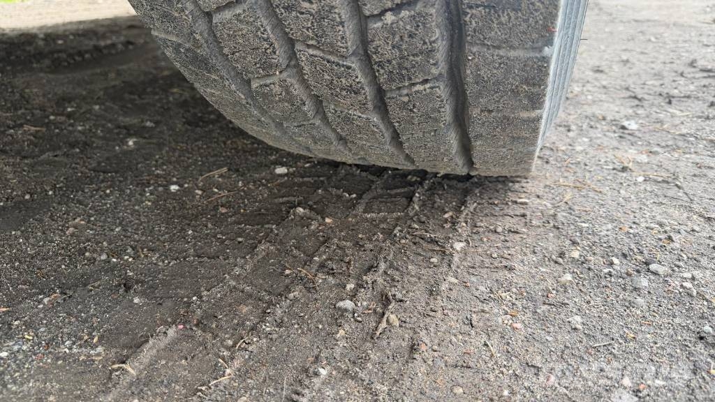 Volvo FE 320 Camiones con caja de remolque