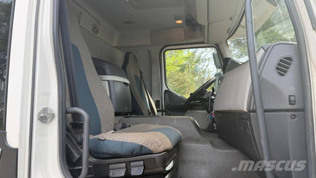 Volvo FE 320 Camiones con caja de remolque