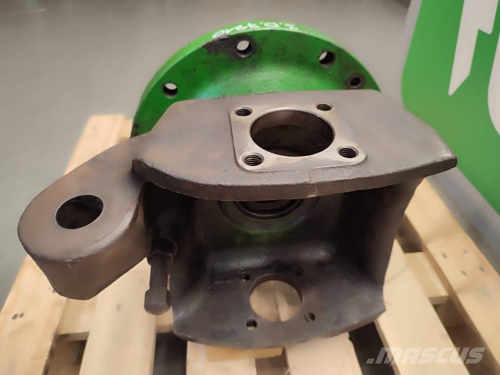 John Deere Hub knuckle R122559 JOHN DEERE 7810 Alváz és felfüggesztés