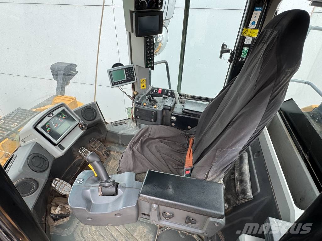 CAT 972M - Weight System / Auto Greasing / Camera 轮式装载机