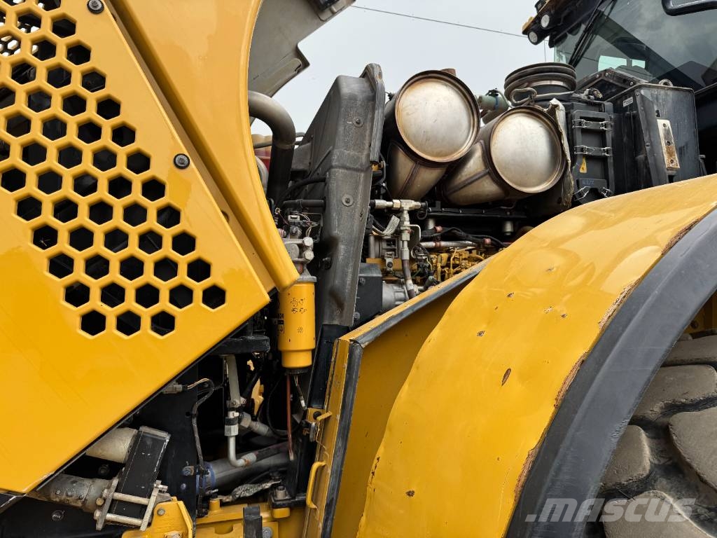 CAT 972M - Weight System / Auto Greasing / Camera 轮式装载机