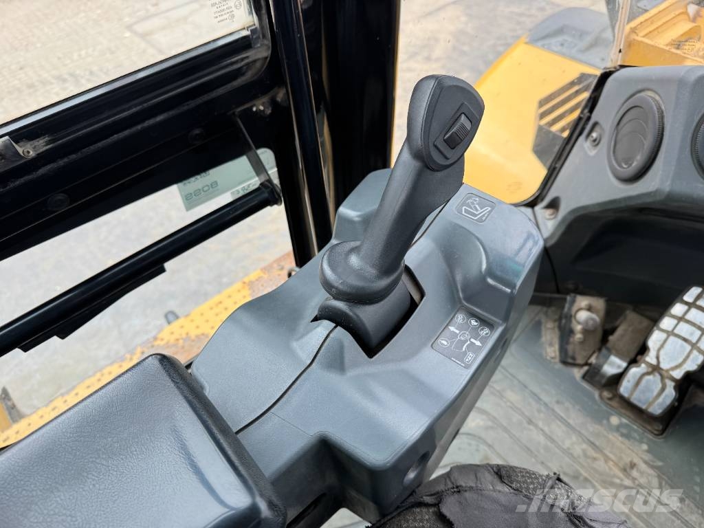 CAT 972M - Weight System / Auto Greasing / Camera 轮式装载机