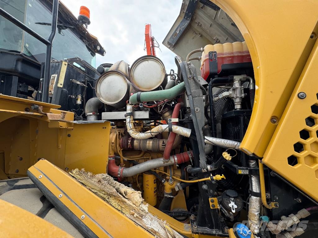CAT 972M - Weight System / Auto Greasing / Camera 轮式装载机